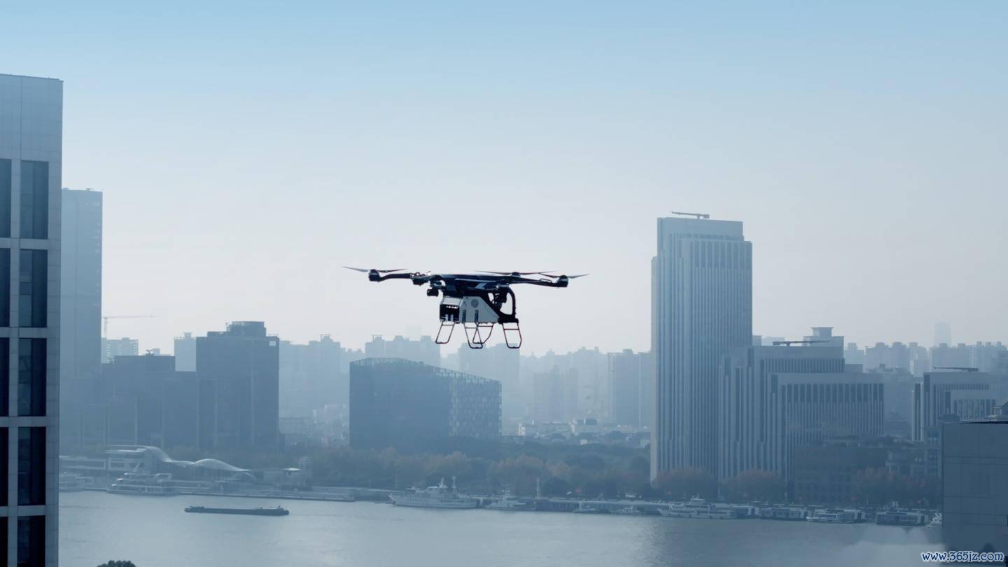 小鹏汇天“陆地航母”分相貌漂荡汽车将亮相 CES 2025